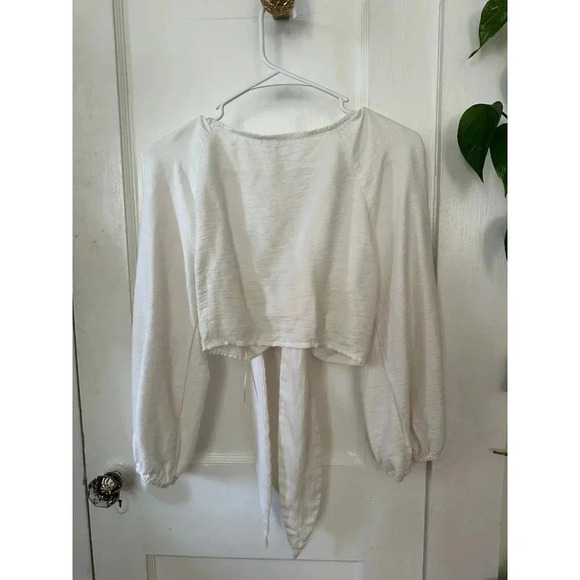 Fashion nova women’s size extra large, white cropped blouse - Picture 7 of 8